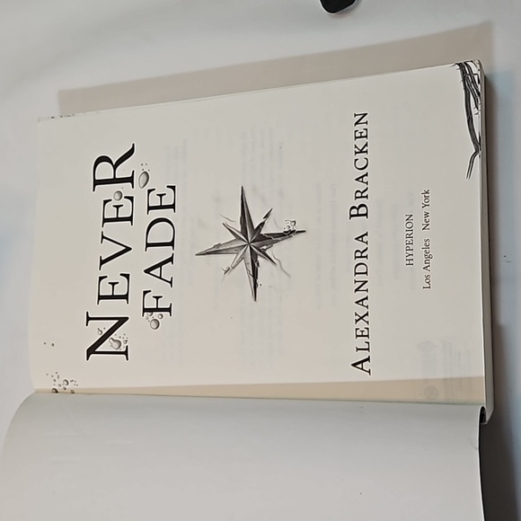 The Darkest Minds Never Fade BRACKEN First Hyperion Paperback edition 2014 - Picture 10 of 17